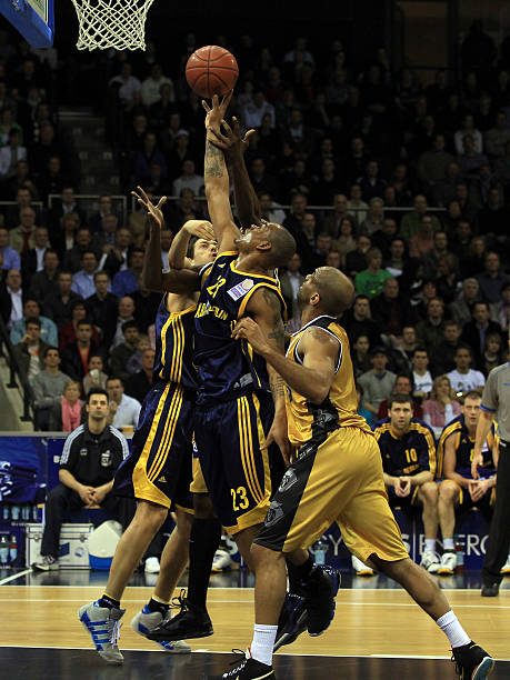 而深圳队则 而深圳队则